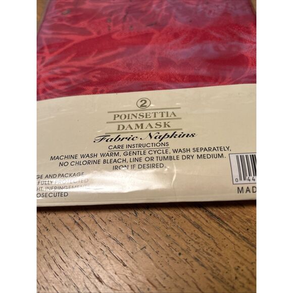 New Better Home POINSETTIA DAMASK Red fabric napkins 2 Packs Of 2 Total 4 size 1 - Picture 6 of 7